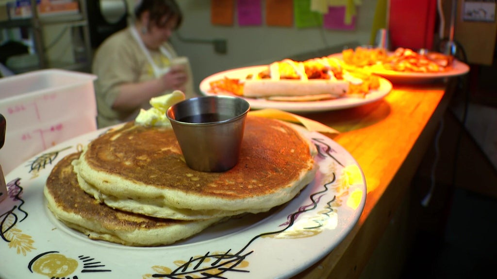 Modern Times Cafe closing at end of year after providing 30,000 free meals in wake of ICE surge — WCCO / CBS Minnesota, Chanhassen Dining news