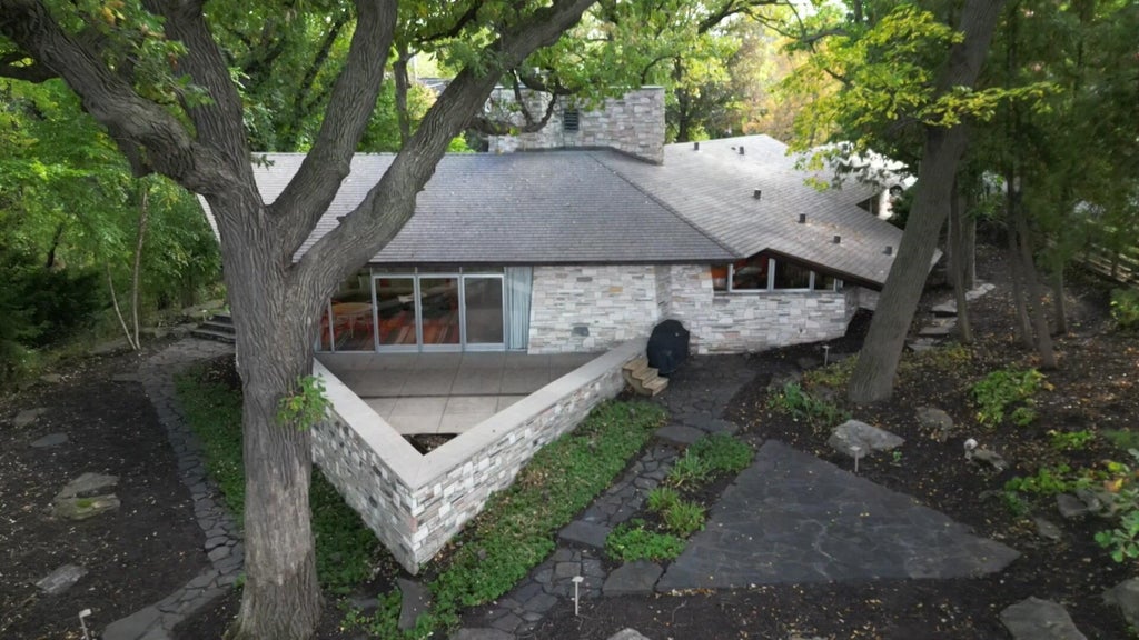 Home designed by iconic architect Frank Lloyd Wright now on the market — WCCO / CBS Minnesota, Chanhassen Real Estate news