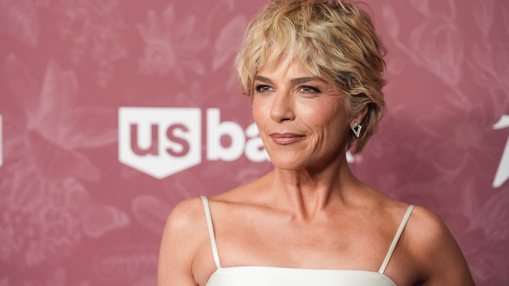 Actress Selma Blair arraigned following arrest for incident related to flight from LAX to JFK — WCCO / CBS Minnesota, Chanhassen Health news
