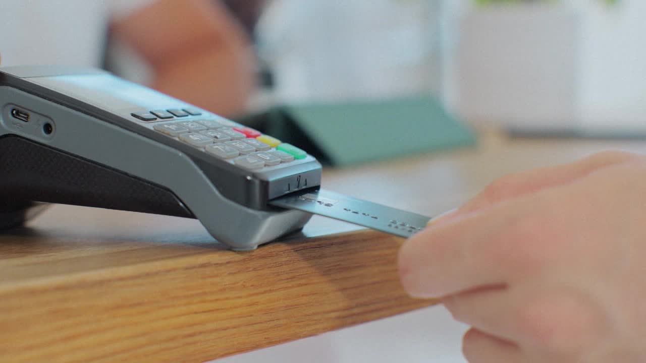 Avoiding fees when holiday shopping — Chanhassen Business news