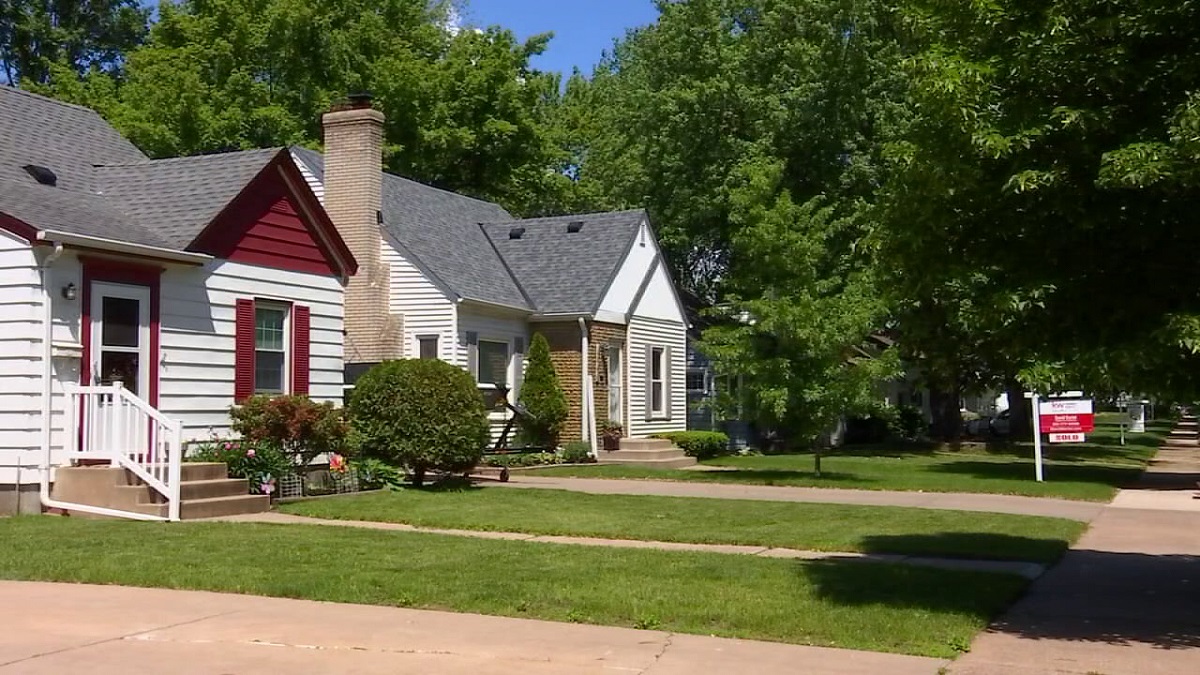 US pending home sales sink near 12-year low as rates top 7%: Report — FOX 9, Chanhassen Real Estate news