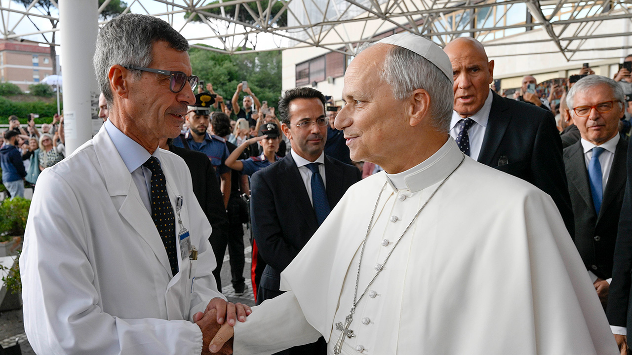 Pope Leo returns to Vatican, four days after lung cancer surgery — FOX 9, Chanhassen Health news